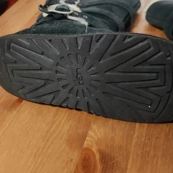 Ugg Maddie A trio of buckles embellishes a sassy suede boit - Picture 9 of 9